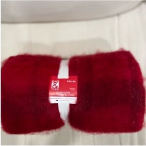 NWT Place & Time Plush Red Throw Blanket